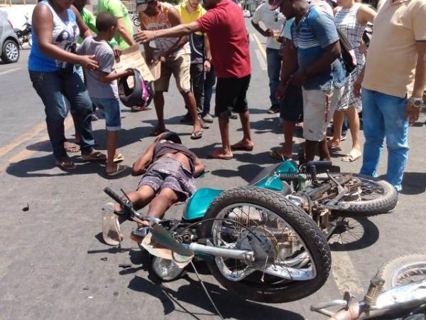 Colisão entre motocicletas deixa duas pessoas feridas em Floriano.(Imagem:FlorianoNews)