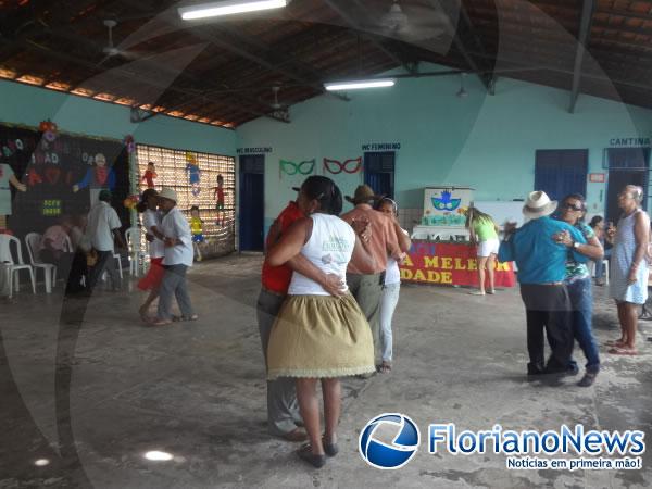 Centro de Referência da Assistência Social realizou prévia carnavalesca para idosos.(Imagem:FlorianoNews)