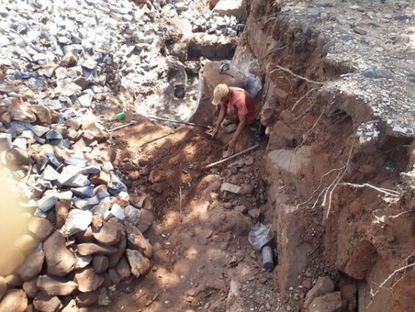 Trabalhadores resgatados trabalhavam fabricando paralelepípedos em pedreira localizada em Santa Cruz do Piauí.(Imagem:Ministério do Trabalho)