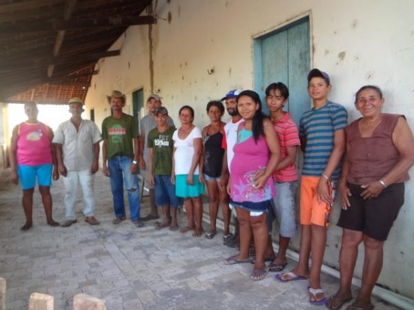 Moradores reclamam da falta água e energia no Assentamento Novo Santo Antônio.(Imagem:FlorianoNews)