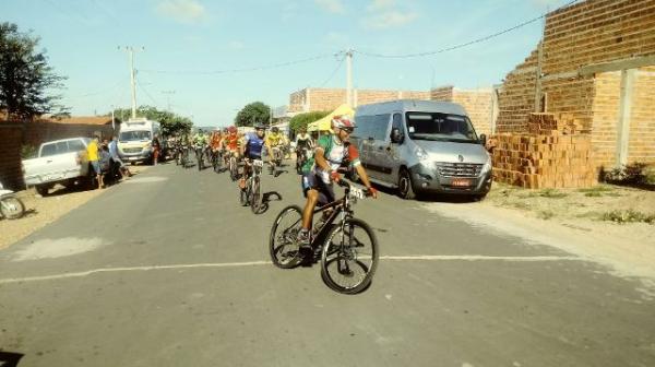 Atletas participam de corrida da 3ª etapa do Campeonato Barão Enduros.(Imagem:FlorianoNews)