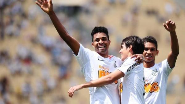Giva, Cittadini e Leandrinho festejam gol do título.(Imagem:Marcos Ribolli / Globoesporte.com)
