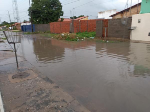 Forte chuva provoca alagamentos em Floriano.(Imagem:FlorianoNews)