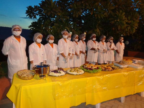 SENAC Floriano encerra turma de Auxiliar de Cozinha com jantar.(Imagem:FlorianoNews)