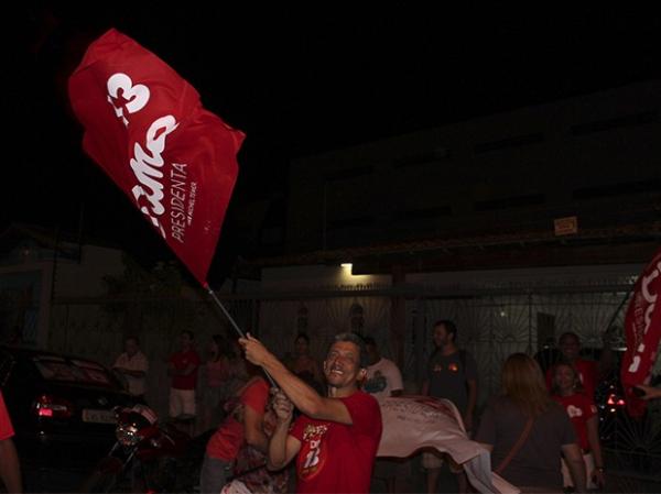 Piauienses comemoram vitória de Dilma nas ruas.(Imagem:Emanuele Madeira)