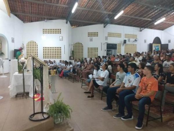 Dom Edivalter celebra missa de abertura dos festejos de Nossa Senhora das Mercês em Floriano.(Imagem:FlorianoNews)