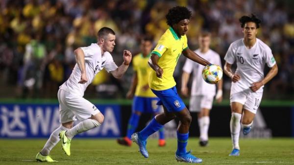 Talles Magno durante a vitória do Brasil em cima da Nova Zelândia na Copa do Mundo Sub-17.(Imagem:Buda Mendes - FIFA/FIFA via Getty Images)