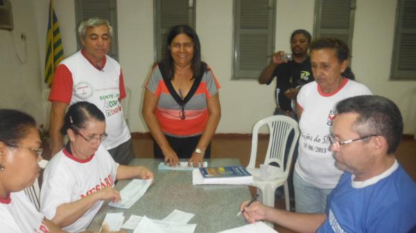 Léa Almeida é reeleita presidente do SINTE-Floriano.(Imagem:FlorianoNews)