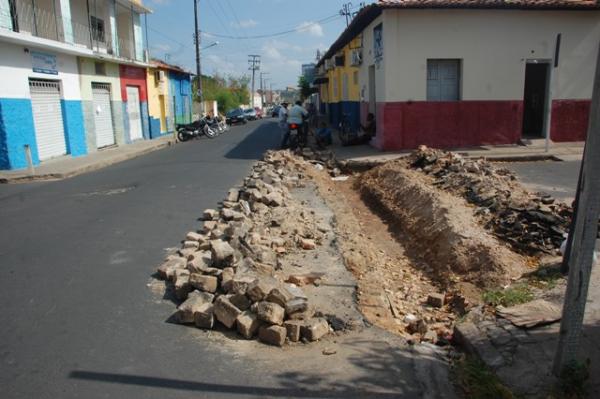 Secretaria de Infraestrutura continua a recuperação das valas.(Imagem:Waldemir Miranda)