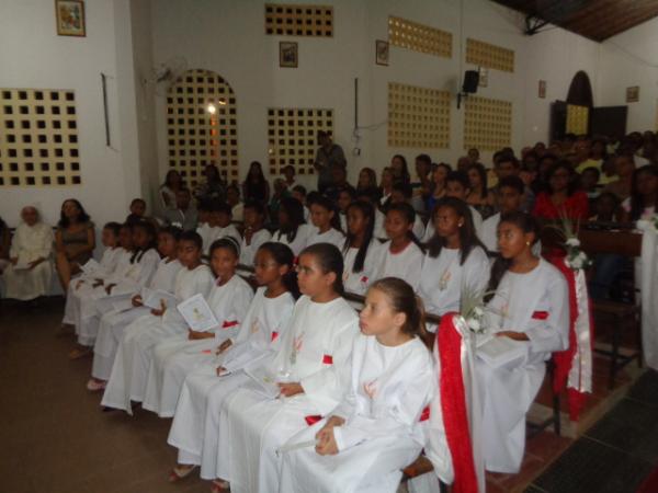 Jovens recebem Sacramentos da Primeira Eucaristia em Floriano.(Imagem:FlorianoNews)