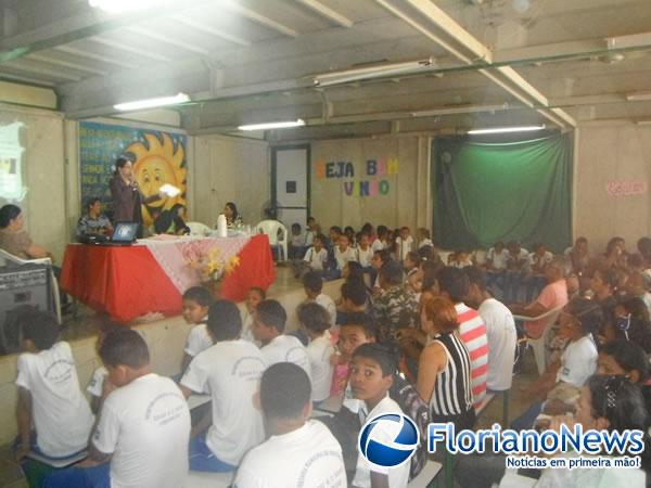 Palestra destaca direitos e deveres de crianças e adolescentes.(Imagem:FlorianoNews)