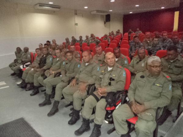 Militares participam de Aula Inaugural do CFS 2015 em Floriano.(Imagem:FlorianoNews)