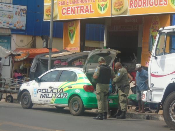 Casal é preso por furto no Mercado Central de Floriano.(Imagem:FlorianoNews)