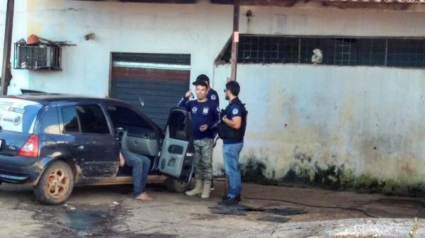 Após ser baleado homem morreu dentro de carro em Teresina.(Imagem:Ellyo Teixeira)