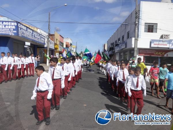 Tradicional desfile do Ginásio Primeiro de Maio.(Imagem:FlorianoNews)