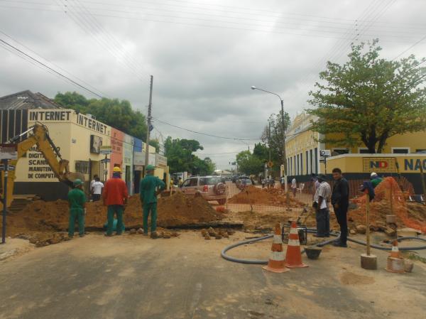 Problemas no abastecimento de água apareceram com mais frequência devido as obras de Esgoto Sanitário em Floriano.(Imagem:FlorianoNews)