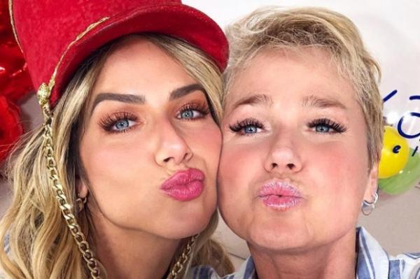 Giovanna Ewbank encontra Xuxa e realiza sonho de ser paquita.(Imagem:QUEM)