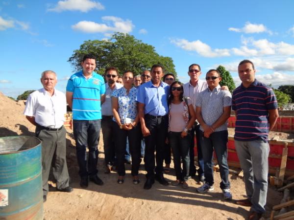 Prefeito visita obras de Unidade Básica de Saúde em Floriano.(Imagem:FlorianoNews)