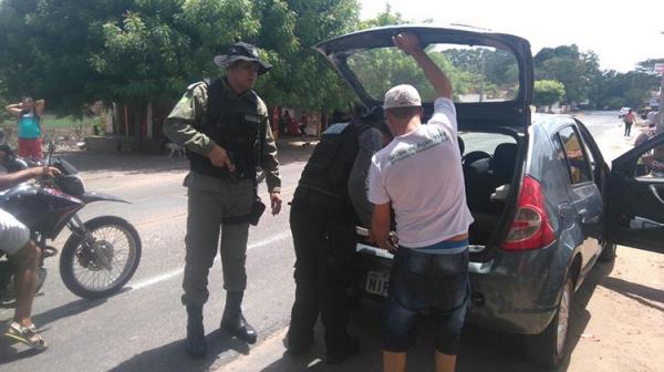 Polícia fecha bairros em blitz de combate ao tráfico e roubos.(Imagem:Divulgação)
