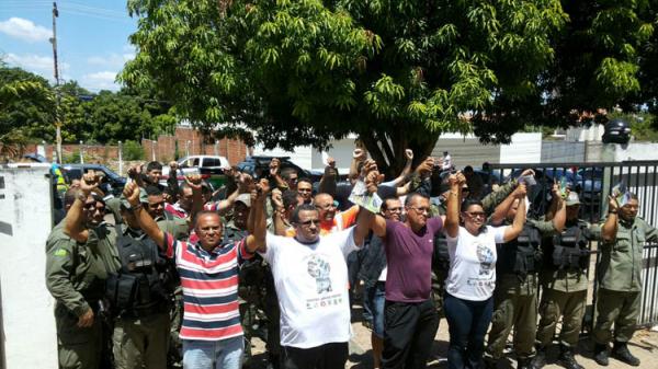 Batalhões aderem o movimento 