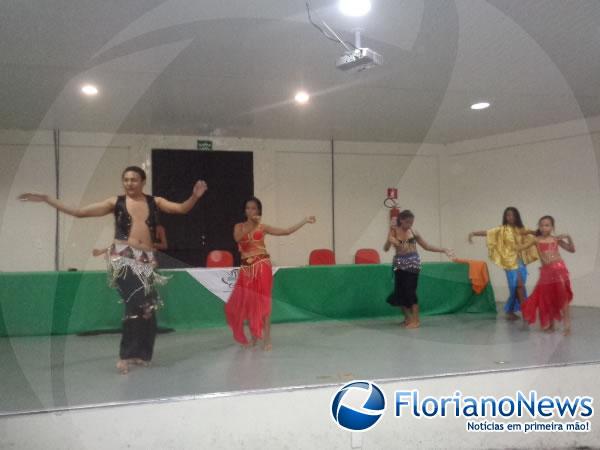 Apresentação do Grupo de Dança Khadija.(Imagem:FlorianoNews)