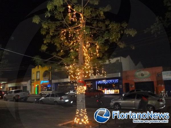 Apresentação do coral Feliz Idade marcou a abertura da Semana do Natal em Floriano.(Imagem:FlorianoNews)