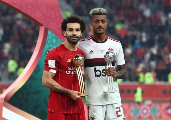 Salah e Bruno Henrique Flamengo e Liverpool.(Imagem:REUTERS/Ibraheem Al Omari)