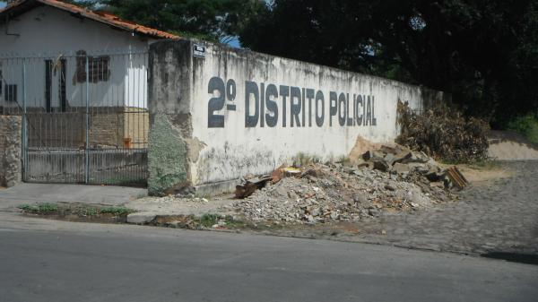 Antigo prédio do 2º DP passa por revitalização para sediar o Corpo de Bombeiros de Floriano.(Imagem:FlorianoNews)