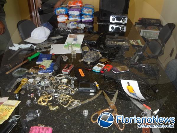 Polícia Militar apreende drogas e produtos de roubo no bairro Taboca.(Imagem:FlorianoNews)