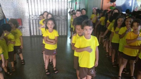 Escola Pequeno Príncipe inicia semana da pátria com hasteamento da bandeira.(Imagem:EPP)