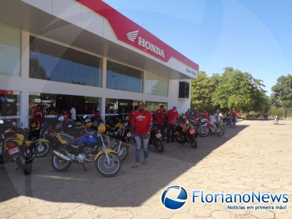 Cajueiro Motos comemora Dia do Motociclista com moto passeio em Floriano. (Imagem:FlorianoNews)