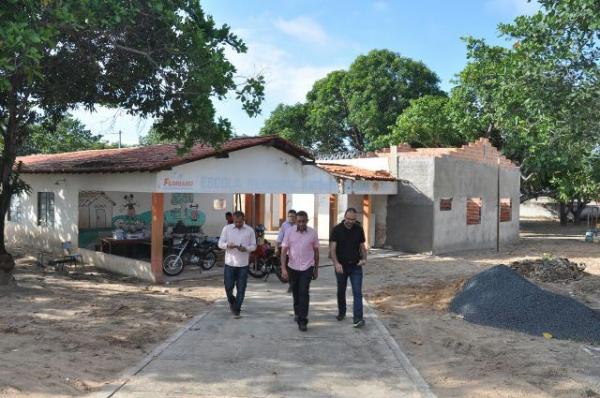 Joel visita obras de ampliação e reforma da escola Antônio Waquim, que desabou em dezembro.(Imagem:SECOM)