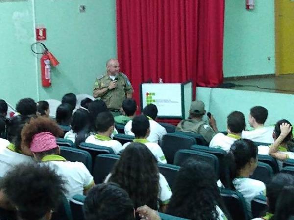 Prevenção ao uso de drogas lícitas e ilícitas é tema de palestra no IFPI de Floriano.(Imagem:FlorianoNews)