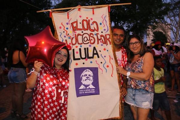 Foliões vão às ruas e protestam contra a condenação de Lula(Imagem:Yala Sena)