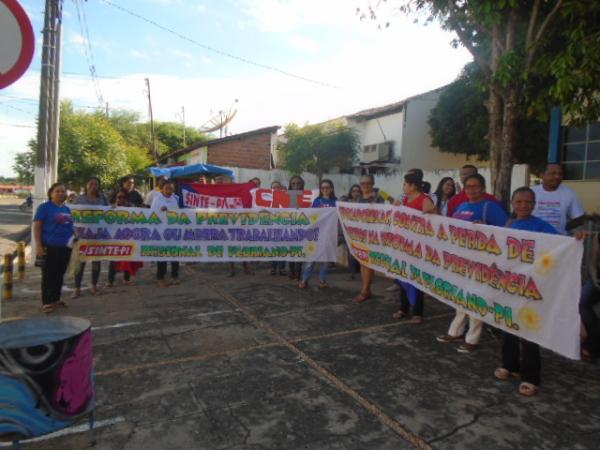 Manifestação contra reformas trabalhista e previdenciária toma ruas de Floriano.(Imagem:FlorianoNews)