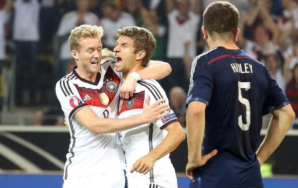 Thomas Müller fez dois e ainda acertou a trave na vitória da Alemanha, neste domingo.(Imagem:Agência EFE)