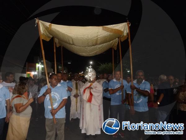 Católicos celebraram Corpus Christi com missa e procissão.(Imagem:FlorianoNews)