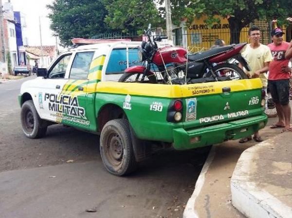 Polícia conseguiu encontrar a moto usada no crime.(Imagem:Polícia Militar)