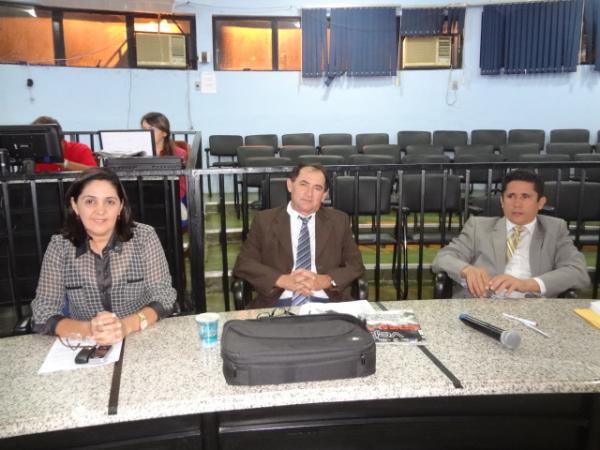 Sessão na Câmara debate merenda e transporte escolar.(Imagem:FlorianoNews)