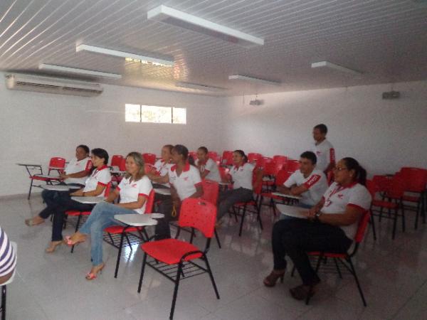 Cajueiro Motos homenageia mães colaboradoras.(Imagem:FlorianoNews)