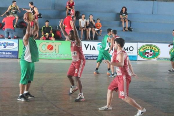 IFPI X Kosmos - Piauiense de basquete 2015.(Imagem:Ramiro Pena/FPB)