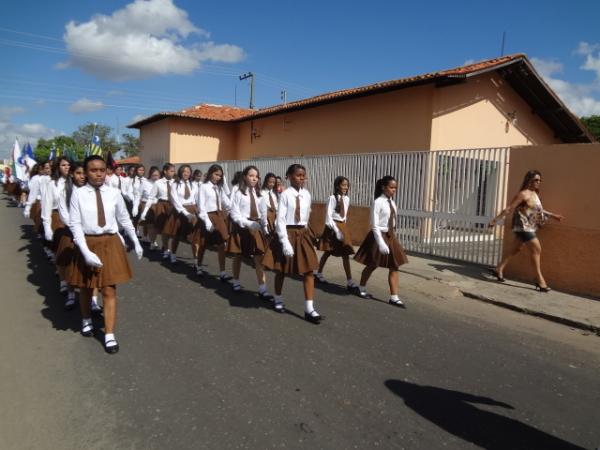 Colégio Industrial comemora o 43° aniversário com desfile cívico(Imagem:FlorianoNews)