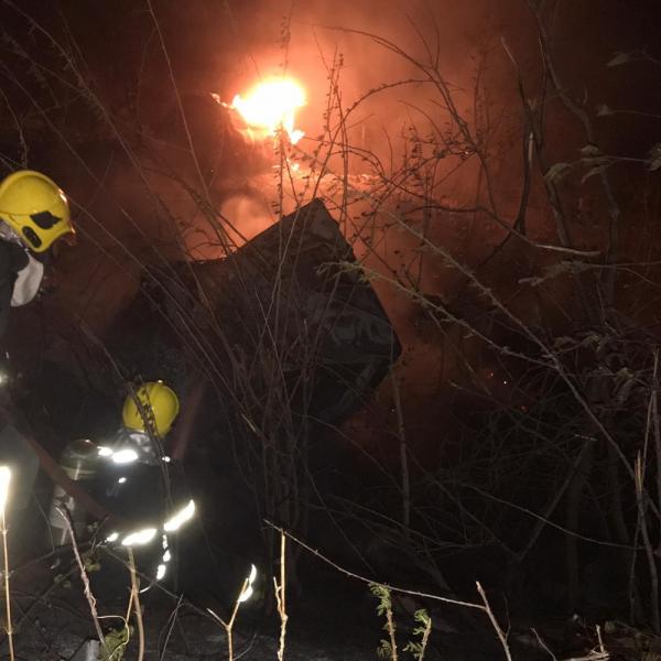 Caminhão explodiu após tombar na BR-222, em Piripiri(Imagem:Divulgação/Corpo de Bombeiros)