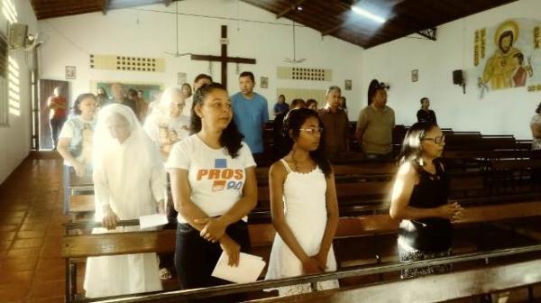 Fieis participam da abertura dos festejos de Nossa Senhora das Mercês no Tiberão.(Imagem:FlorianoNews)