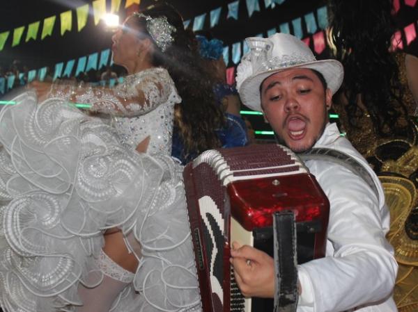 Jovem teve que beijar pretendente para aprender tocar sanfona.(Imagem:Gustavo Almeida/G1)