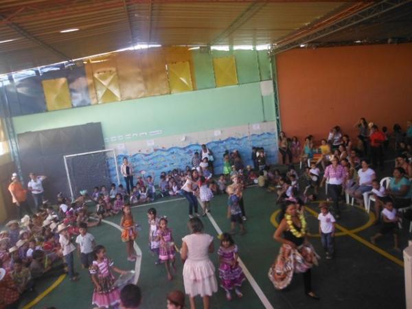 Escola Pequeno Príncipe comemorou nesta quinta-feira o Dia do Folclore.(Imagem:FlorianoNews)