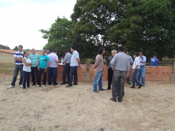 Prefeitura visita obra de quadra poliesportiva no Alto da Cruz.(Imagem:FlorianoNews)