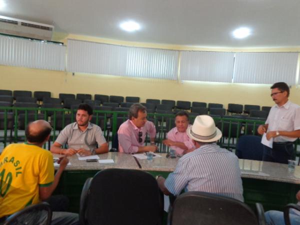 CCJ discutiu PL que proíbe o uso de capacete em estabelecimentos comerciais de Floriano.(Imagem:FlorianoNews)
