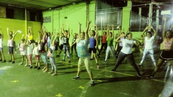 Dia da Mulher é comemorado com aulão de Zumba na Escola Pequeno Príncipe.(Imagem:FlorianoNews)