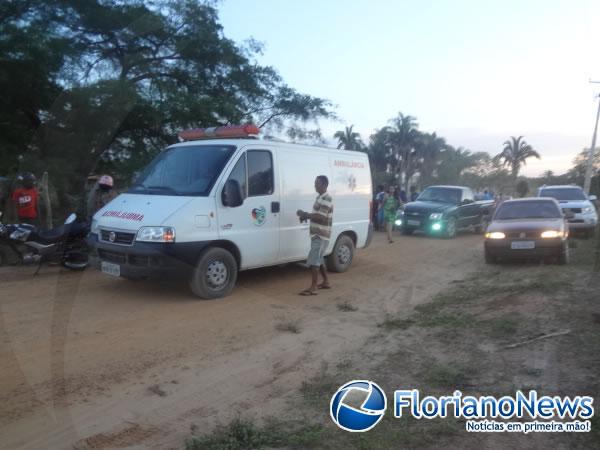 Condutor morre ao passar por quebra-mola e cair da moto na localidade Manga.(Imagem:FlorianoNews)